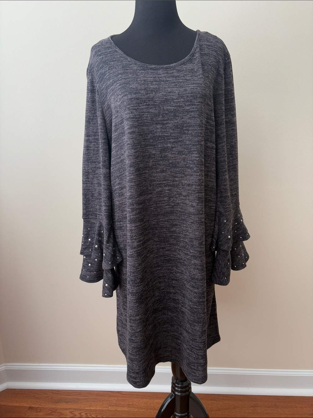 Tacera Charcoal Gray Shift Dress, embellished Bell Sleeves Women’s size Large